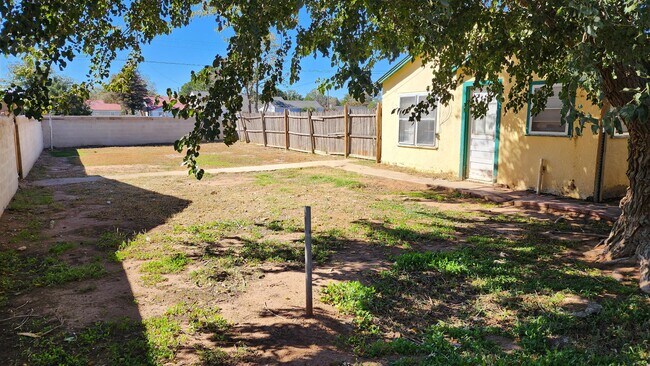 Building Photo - 800 S Elgin Ave