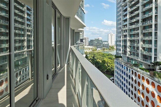 Building Photo - 77 SE 5th St