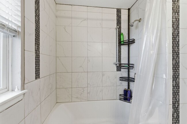 Building Photo - Modern & Cozy Spokane Retreat | Prime Location Near South Hill