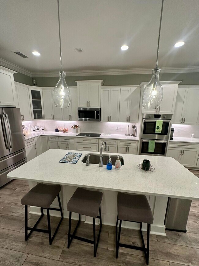 Building Photo - 613 Tulip Tree Way