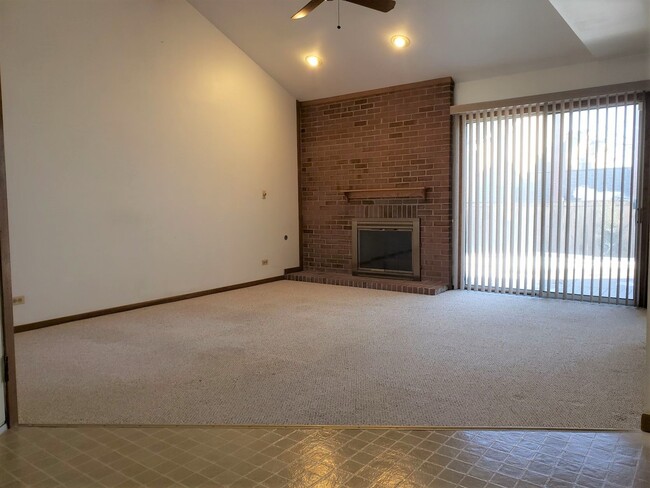 Building Photo - 107 Sumac Ln