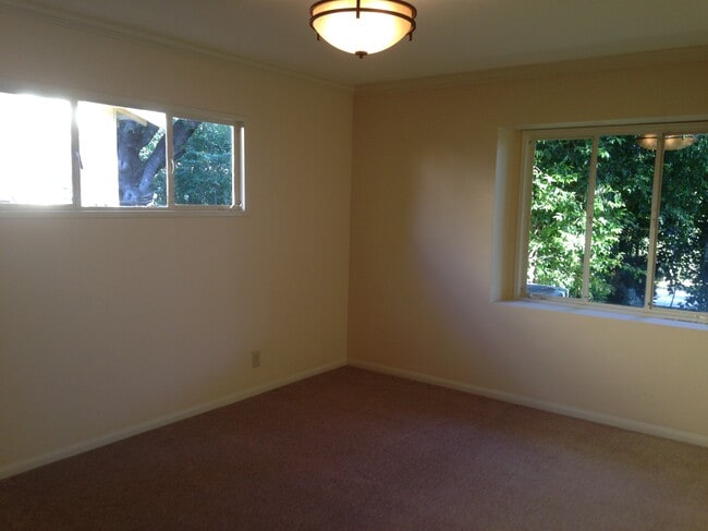 Building Photo - 2290 Canonita Dr