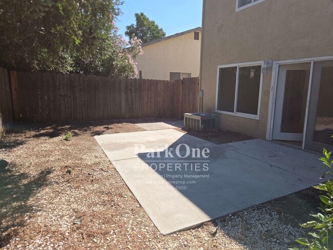 Building Photo - 2127 Dogwood Way