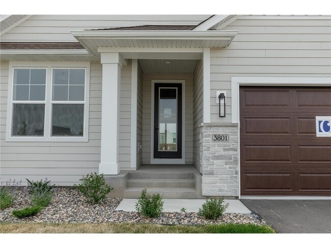 Primary Photo - 3801 Kokanee Ave N