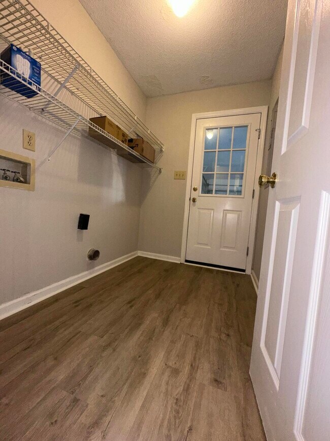 Building Photo - 517 Oak Chase Dr