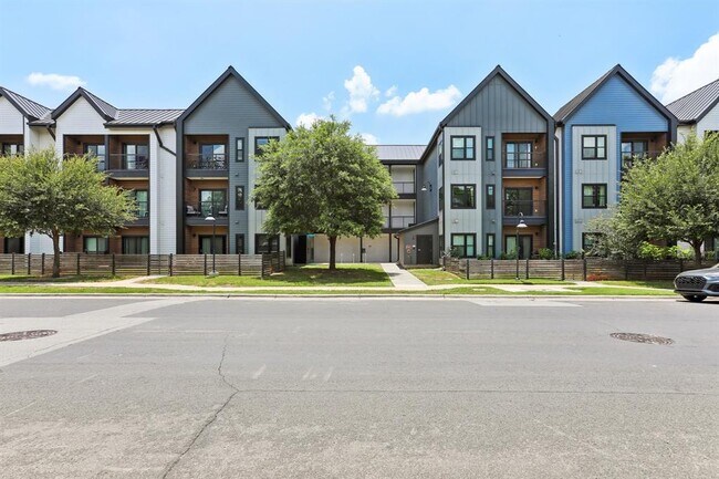 Building Photo - 3101 Govalle Ave