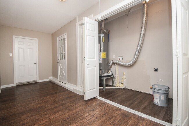 Building Photo - 710 Barnesville St