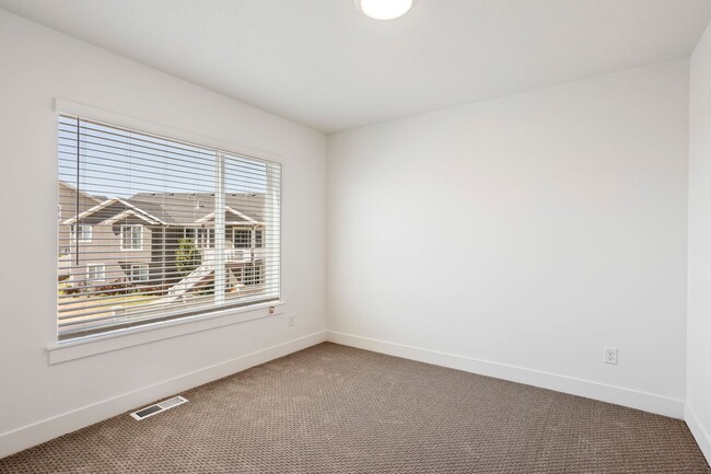 Building Photo - Your Next Home Awaits – 3-Bedroom Townhome...