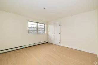 Building Photo - 921 Tyson Ave