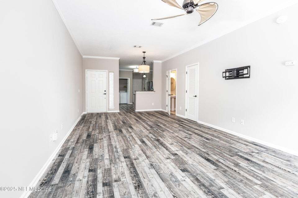 Building Photo - 230 Scrub Jay Dr