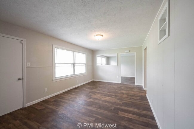 Building Photo - "Charming 3-Bedroom Haven in Mooresville –...