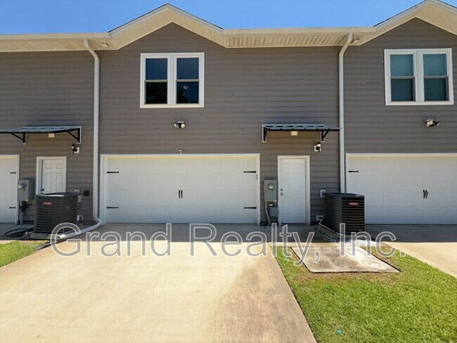 Building Photo - 5033 Peach Dr