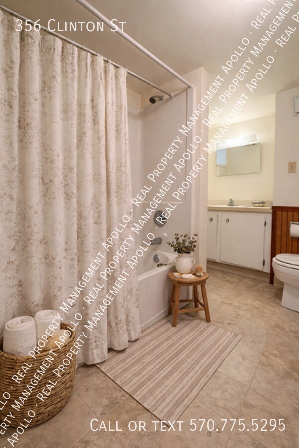 Building Photo - 356 Clinton St