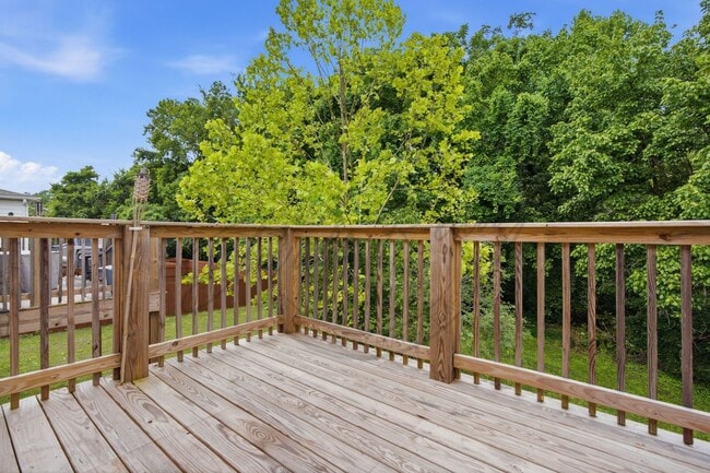 Building Photo - Two Bedroom Duplex in Hermitage with Back Deck!