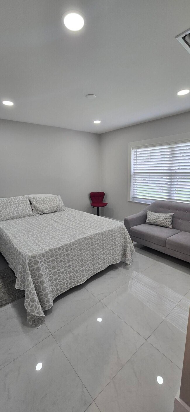 Building Photo - 288 NW 89th Ave