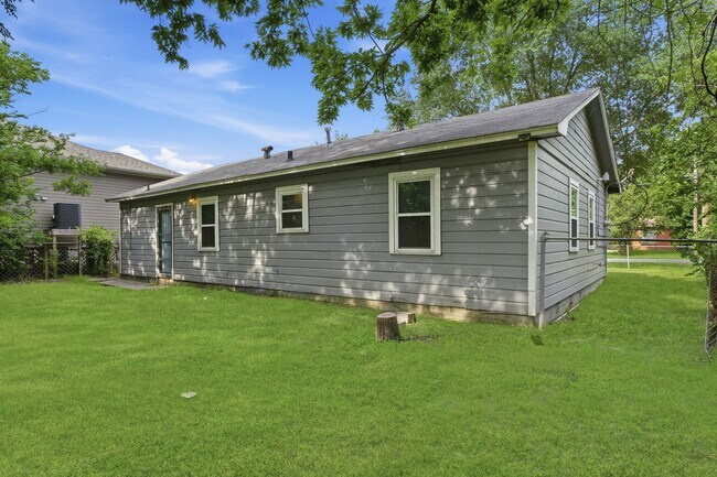 Building Photo - 3909 Leffingwell St