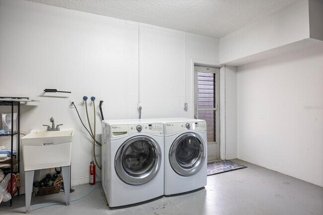 Building Photo - 818 Plum Tree Ln