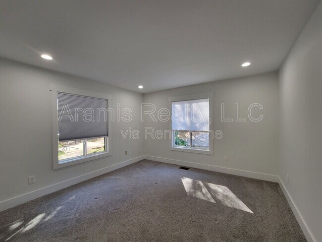 Building Photo - 344 W Wieuca Rd NE