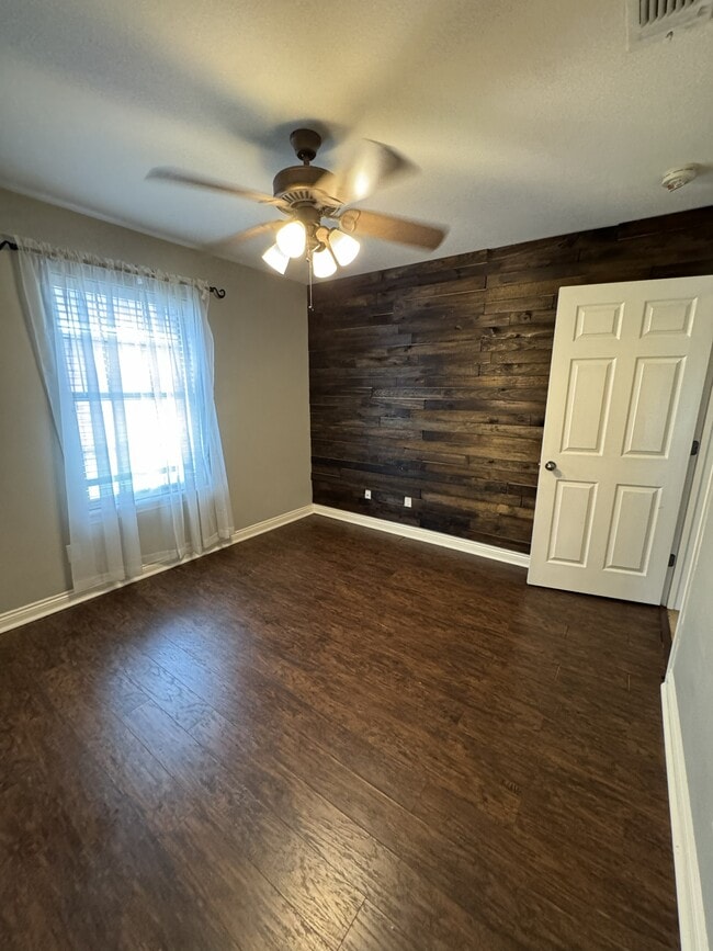 Building Photo - 6808 Cameron Ln
