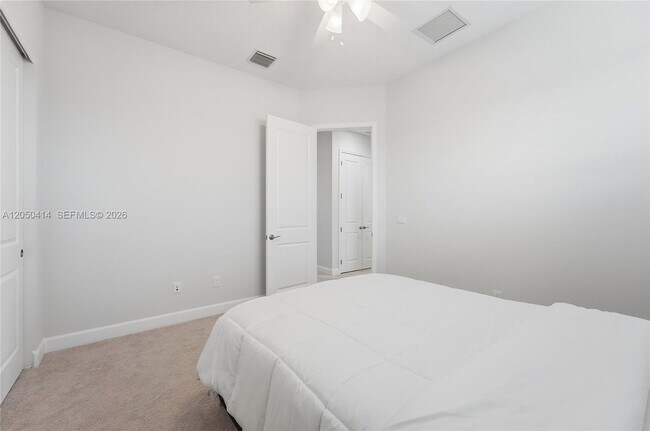 Building Photo - 15239 Goldfinch Cir