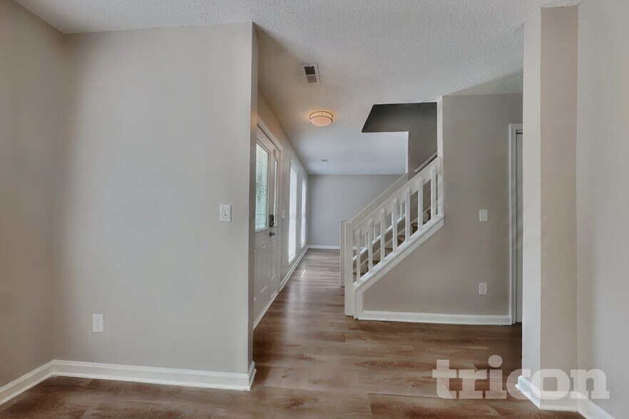 Building Photo - 5708 Green Apple Dr