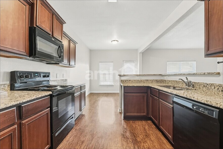 Building Photo - 1211 Arizona Dr