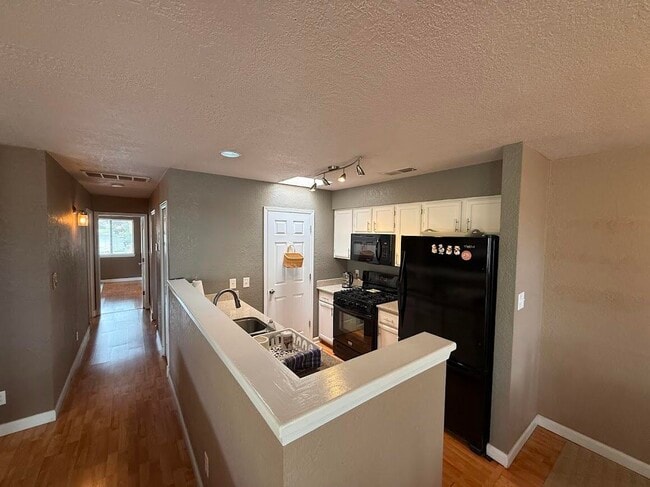 Building Photo - 2900 Vista Del Rey NE