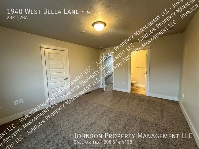 Building Photo - 1940 W Bella Ln