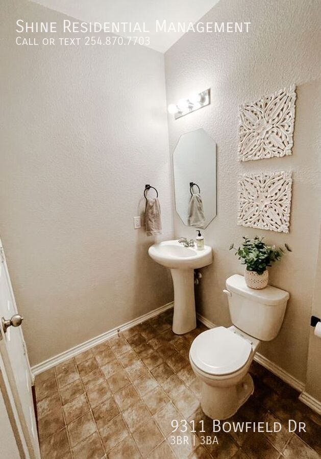 Building Photo - 9311 Bowfield Dr