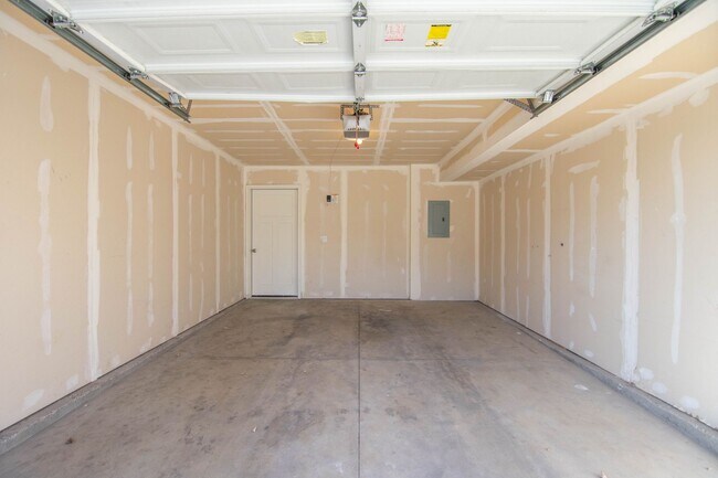 Building Photo - 190 E 630 N