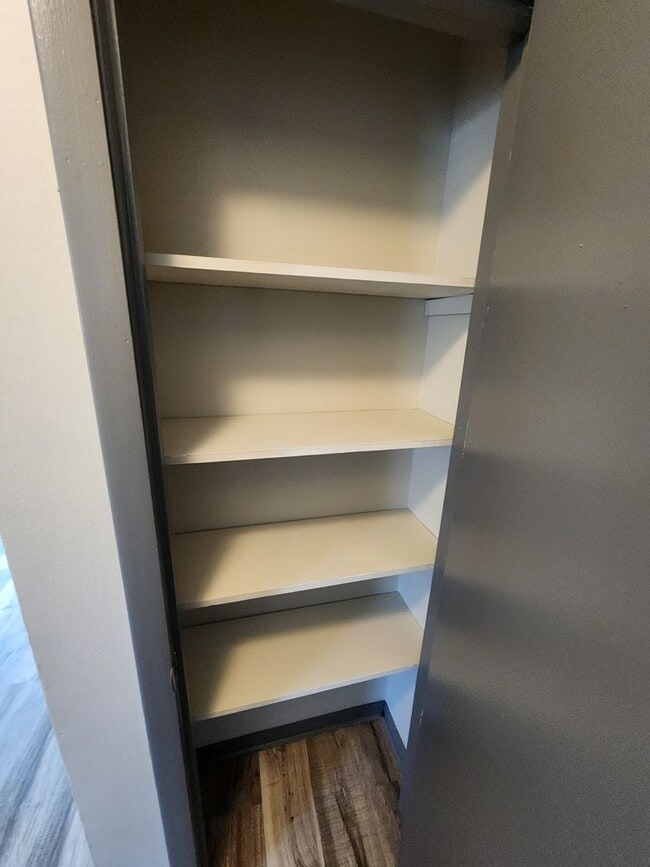 Building Photo - Spacious 2-Bedroom, 1-Bathroom Home AVAILABLE NOW!!