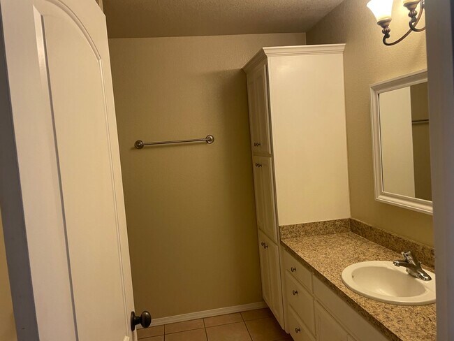 Building Photo - Stunning home in Tradewinds