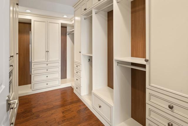 Building Photo - 6404 Avenida Wilfredo