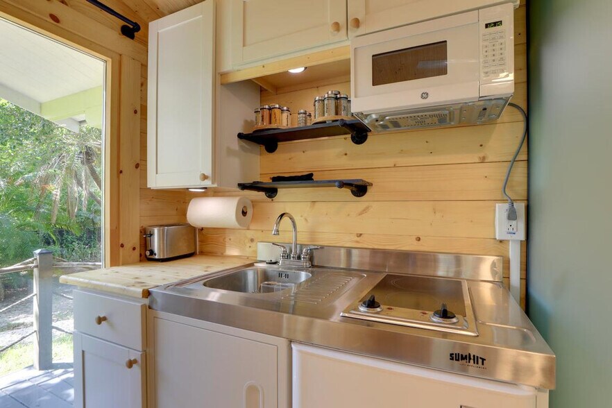 Building Photo - 927 22nd St W