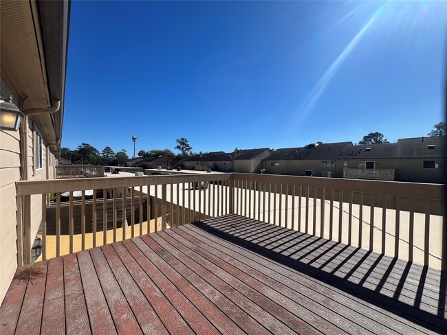 Building Photo - 980 Memorial Village Dr