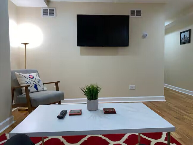 Building Photo - 3600 S Giles Ave