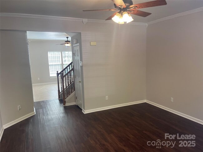 Building Photo - 5044 Parkview Way