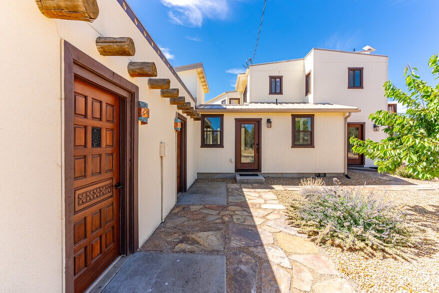 Building Photo - 4455 NE Vaughn Ave