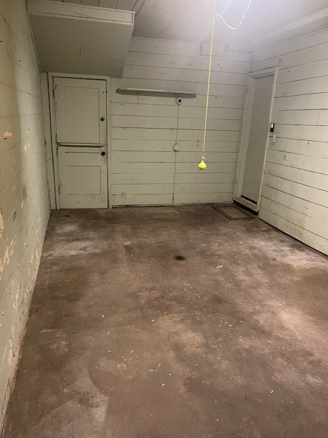 Garage - 1212 W Murdock St