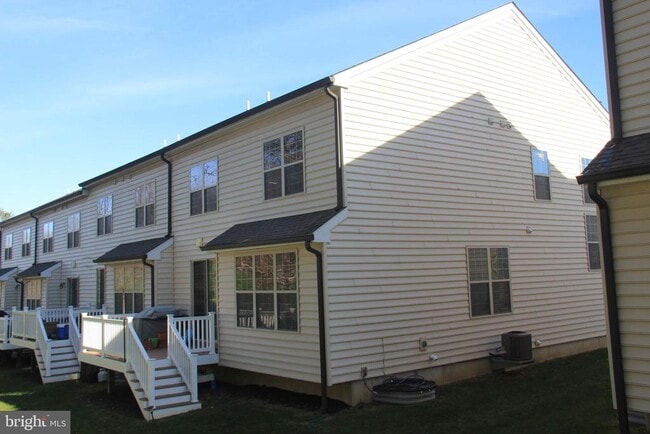 Building Photo - 4 Stonehaven Cir