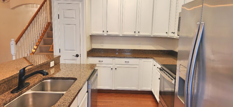 Building Photo - 208 Pointe Oakwood Way