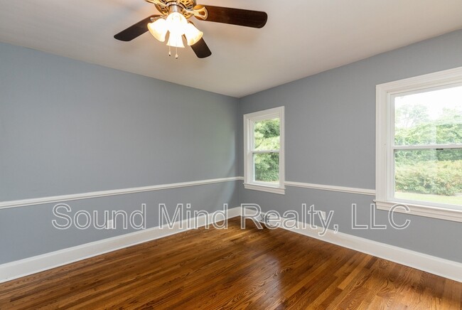 Building Photo - 3504 Hawthorne Rd