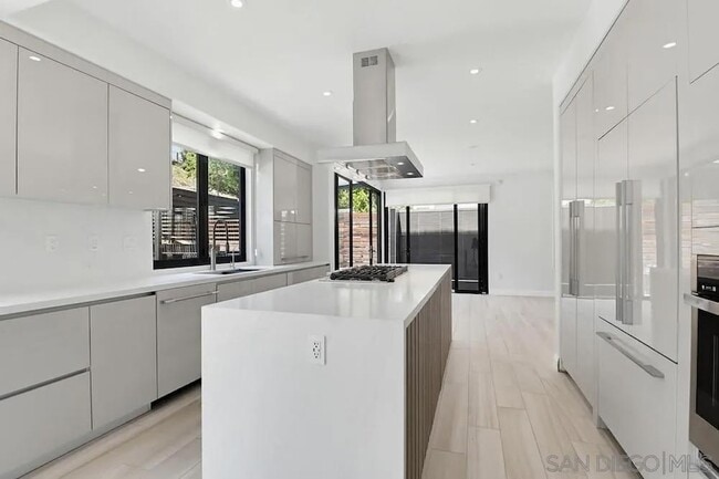 Building Photo - 561 Bayona Loop