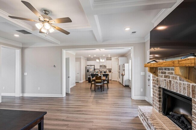 Building Photo - 3580 Hilltop Trl