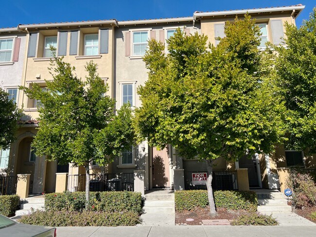 Building Photo - 1585 Agnew Road