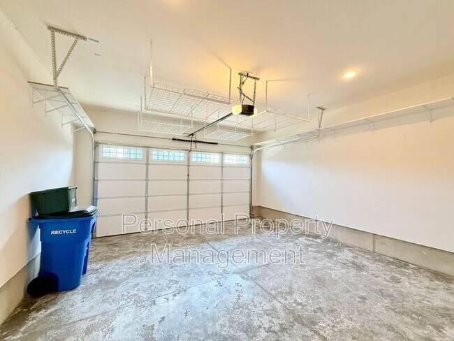 Building Photo - 1530 NW 29th Pl