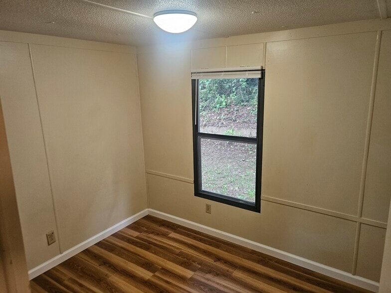 Building Photo - 108 Rolling Oaks Dr