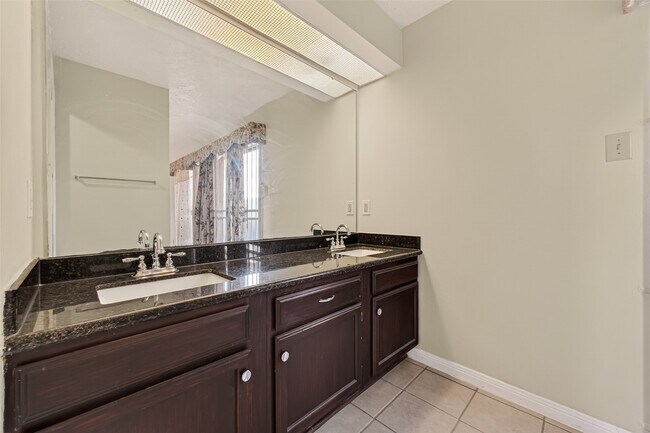 Building Photo - 11866 Plumbrook Dr