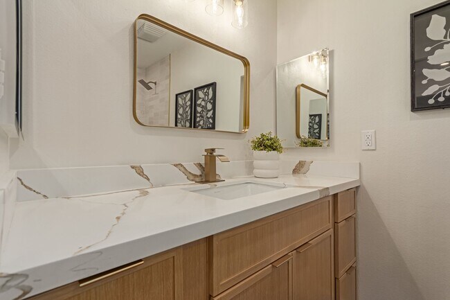 Building Photo - Charming 3-Bedroom Mid-Century Gem in the ...