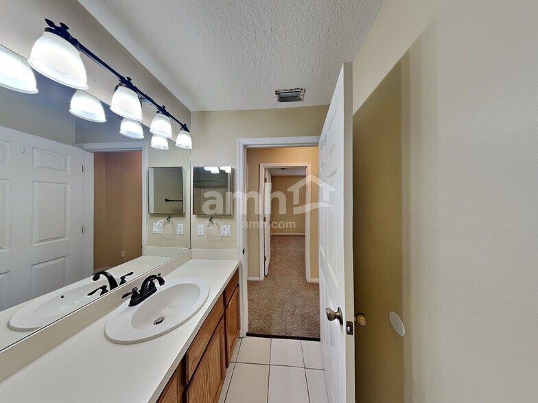 Building Photo - 6200 Erik Ct